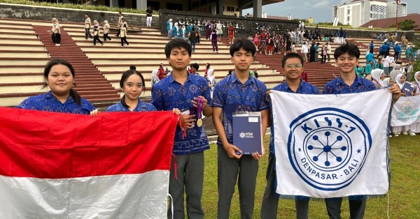 SMANSA Borong Dua Medali Emas di Ajang Internasional I2ASPO FMIPA UGM 2025